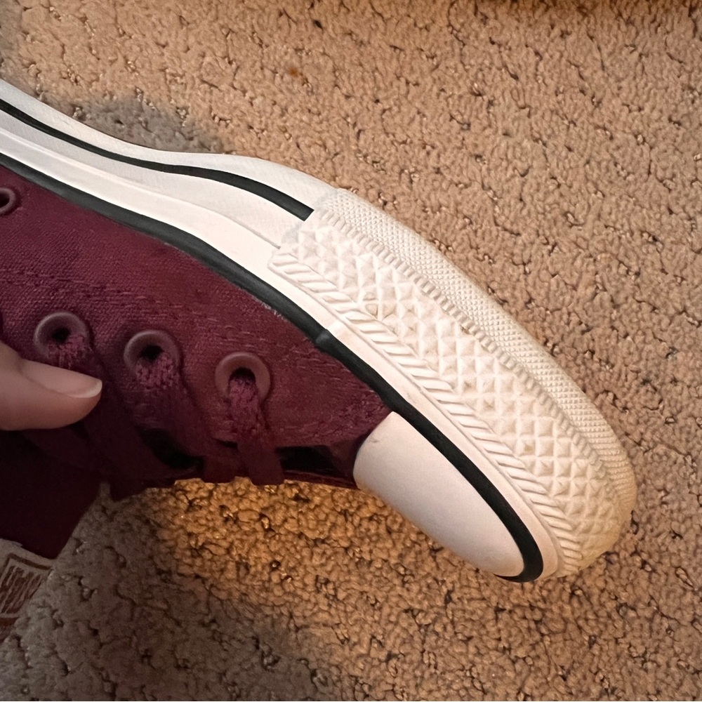 Woman’s converse sneakers - Picture 7 of 8